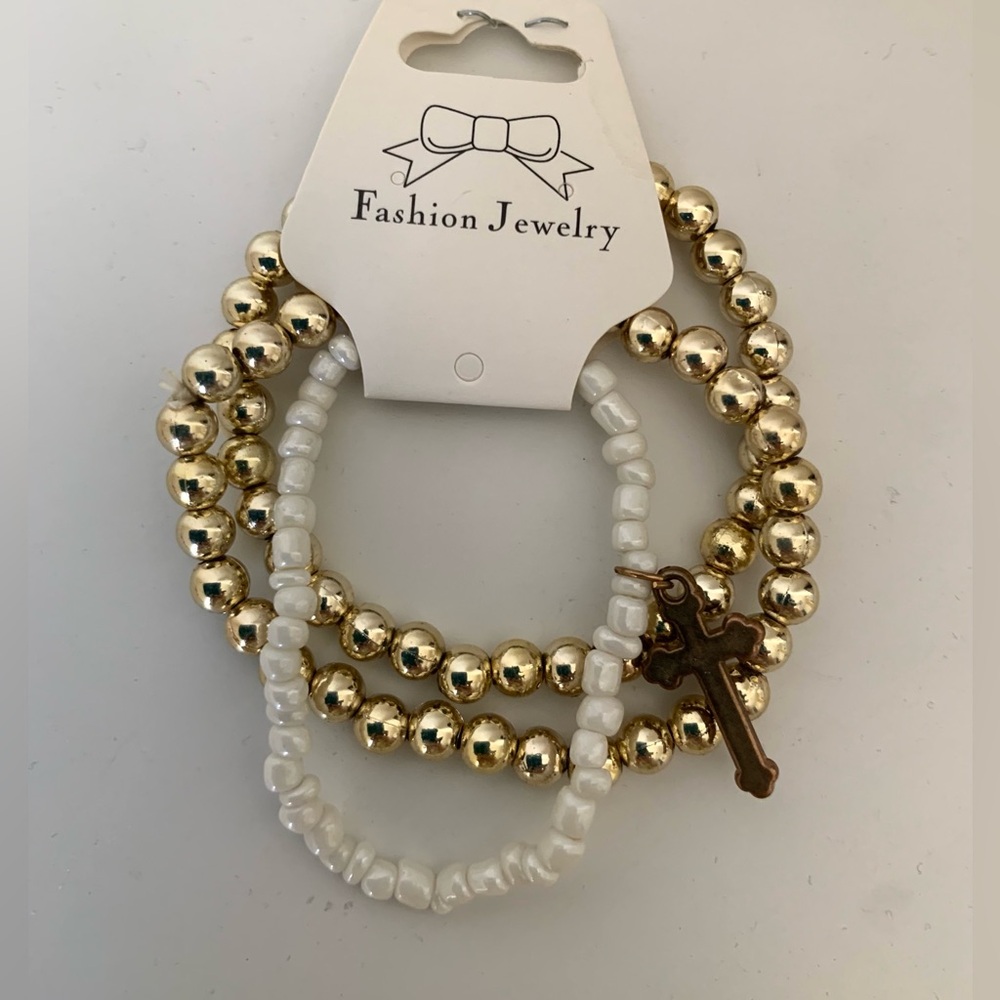 🆕 Boutique Gold White Beaded Stretch Bracelet Set with Cross Charm